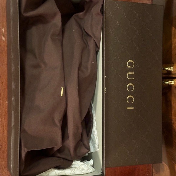 Gucci GG Supreme Men’s Flip Flop Thong Sandals - Picture 10 of 13